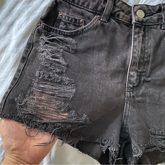 TOPSHOP Washed Black Distressed High Rise Denim Shorts - Picture 4 of 9
